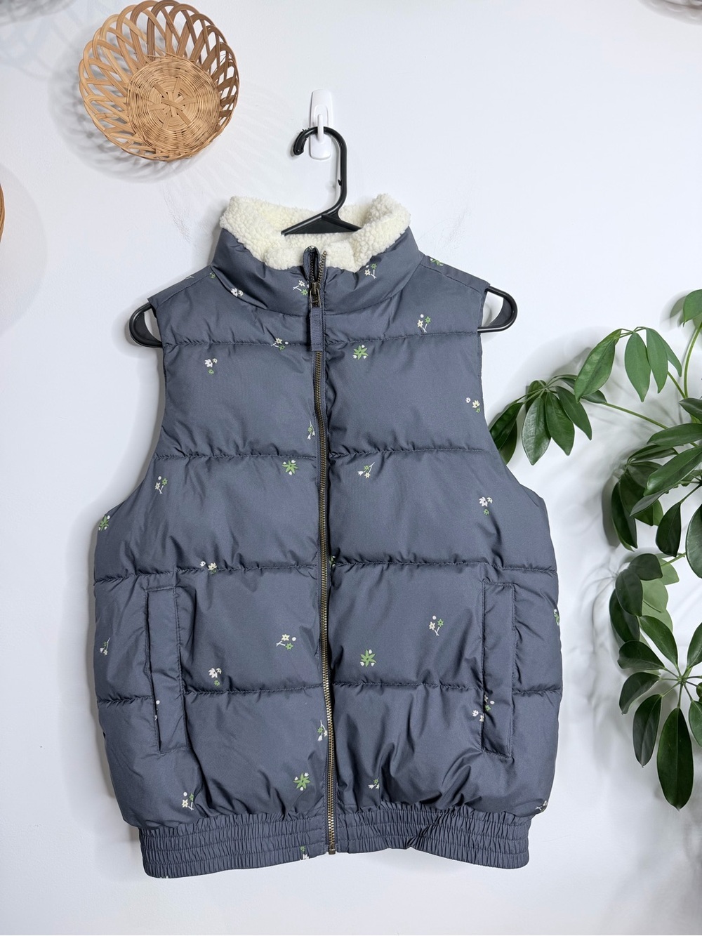 Universal Thread Puffer Vest Size XS